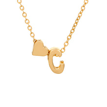 Cargar imagen en el visor de la galería, Un collar dorado con una cadena con dos charms -un pequeño corazón y la letra C- sobre fondo blanco, ideal para combinar con la Pulsera de tobillo con inicial en dorado para un look coordinado.