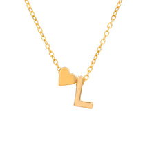 Cargar imagen en el visor de la galería, Un collar dorado con una delicada cadena que incluye dos charms -un pequeño corazón y la letra L- ambos en dorado, uno al lado del otro. Combínalo con la Pulsera de tobillo con inicial en color dorado para un look coordinado y elegante. El fondo es blanco liso.