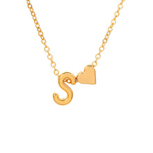 Cargar imagen en el visor de la galería, Un collar de cadena dorada con una letra S dorada y un charm de corazón, sobre fondo blanco, combina a la perfección con nuestra pulsera de tobillo con inicial dorada para un look coordinado.