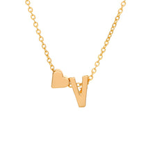 Cargar imagen en el visor de la galería, Un collar dorado con una cadena sencilla y dos charms -un pequeño corazón y la letra V- combina elegantemente con la Pulsera de tobillo con inicial en dorado para un look elegante y coordinado.
