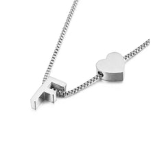 Cargar imagen en el visor de la galería, Un collar plateado con un colgante metálico en forma de letra F y un charm de corazón combina a la perfección con la Pulsera de tobillo con inicial para un look coordinado.