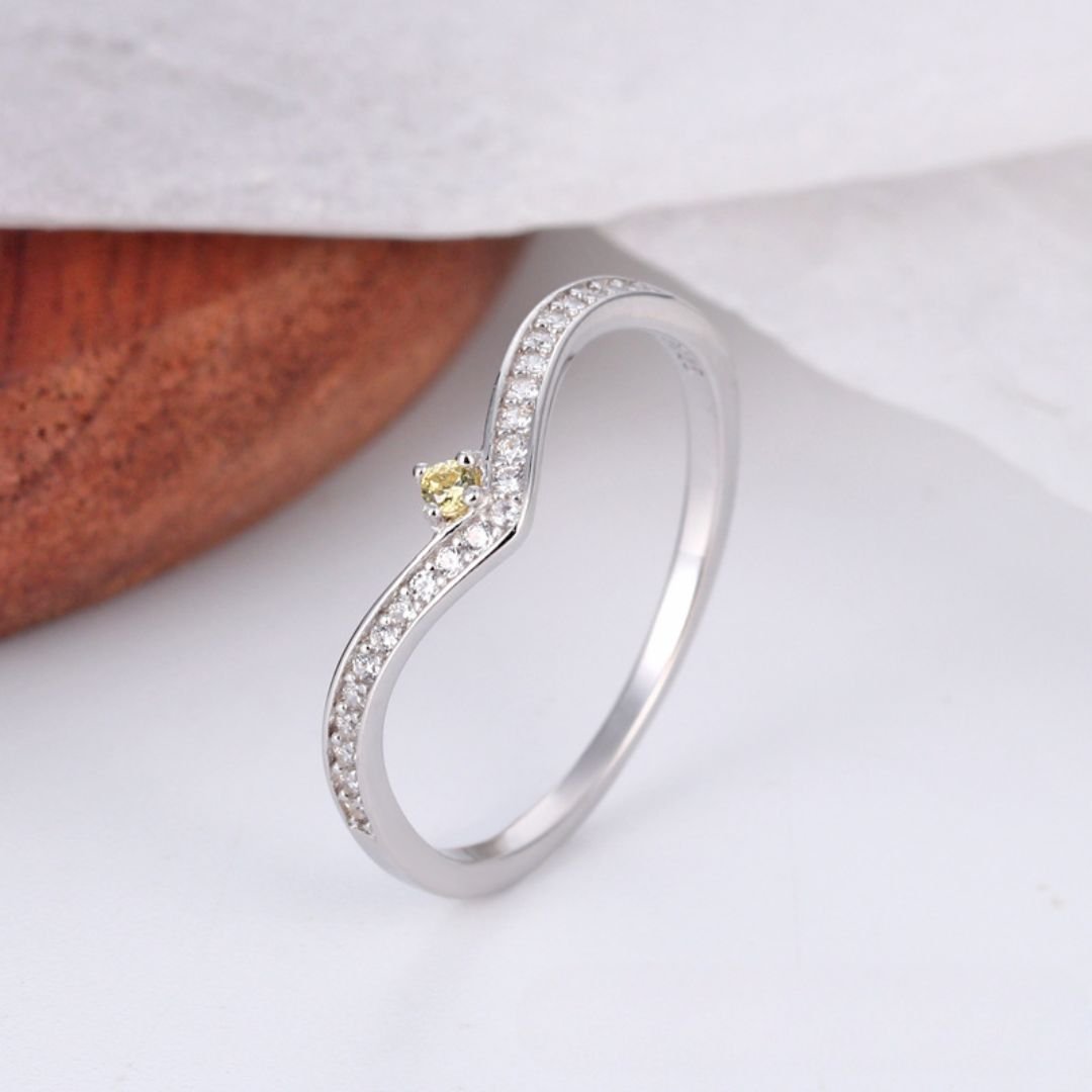 Anillo con piedras de nacimiento en v - Moroveta