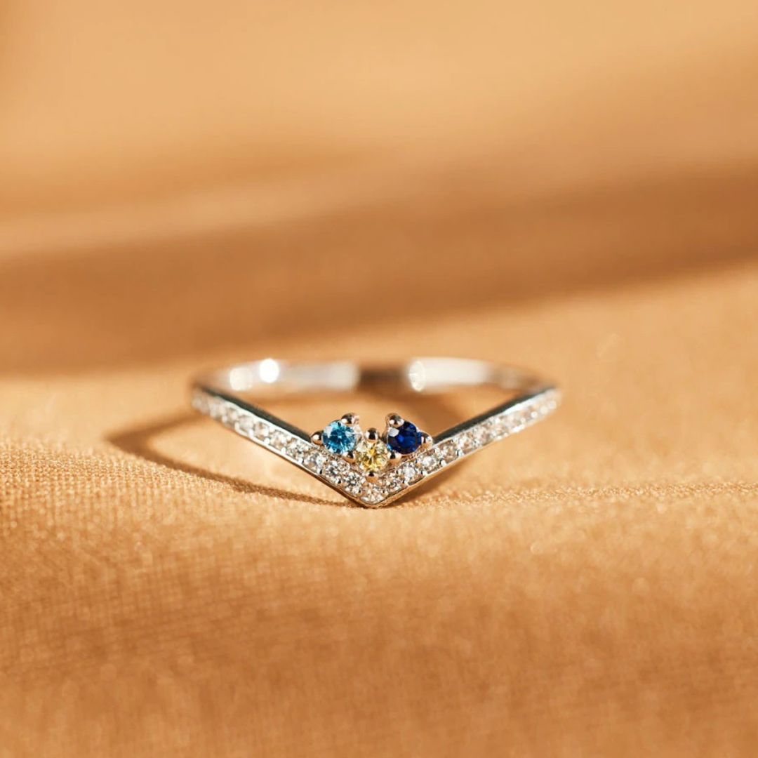 Anillo con piedras de nacimiento en v - Moroveta