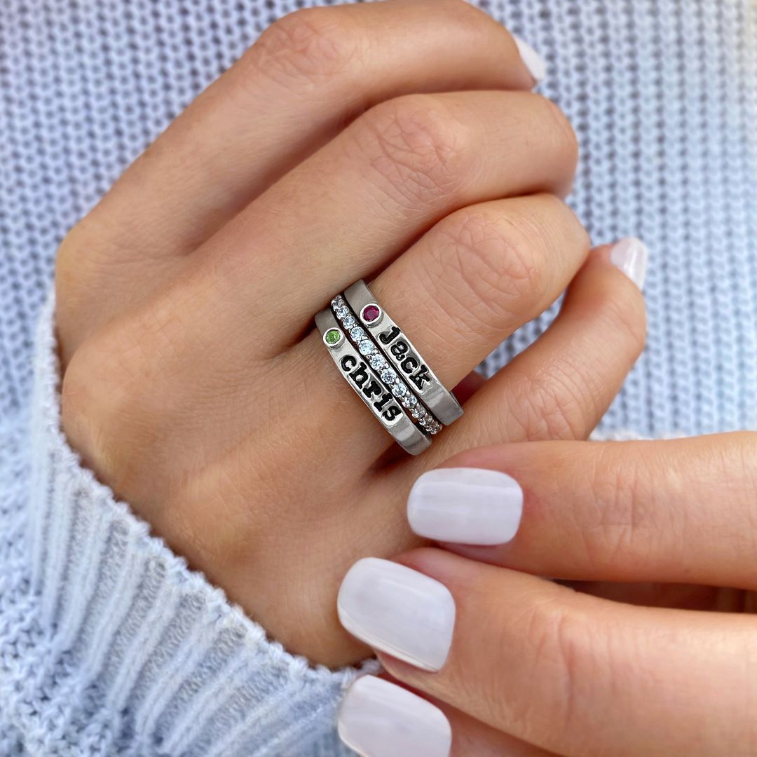Anillo personalizado con nombres y piedras de nacimiento - Moroveta