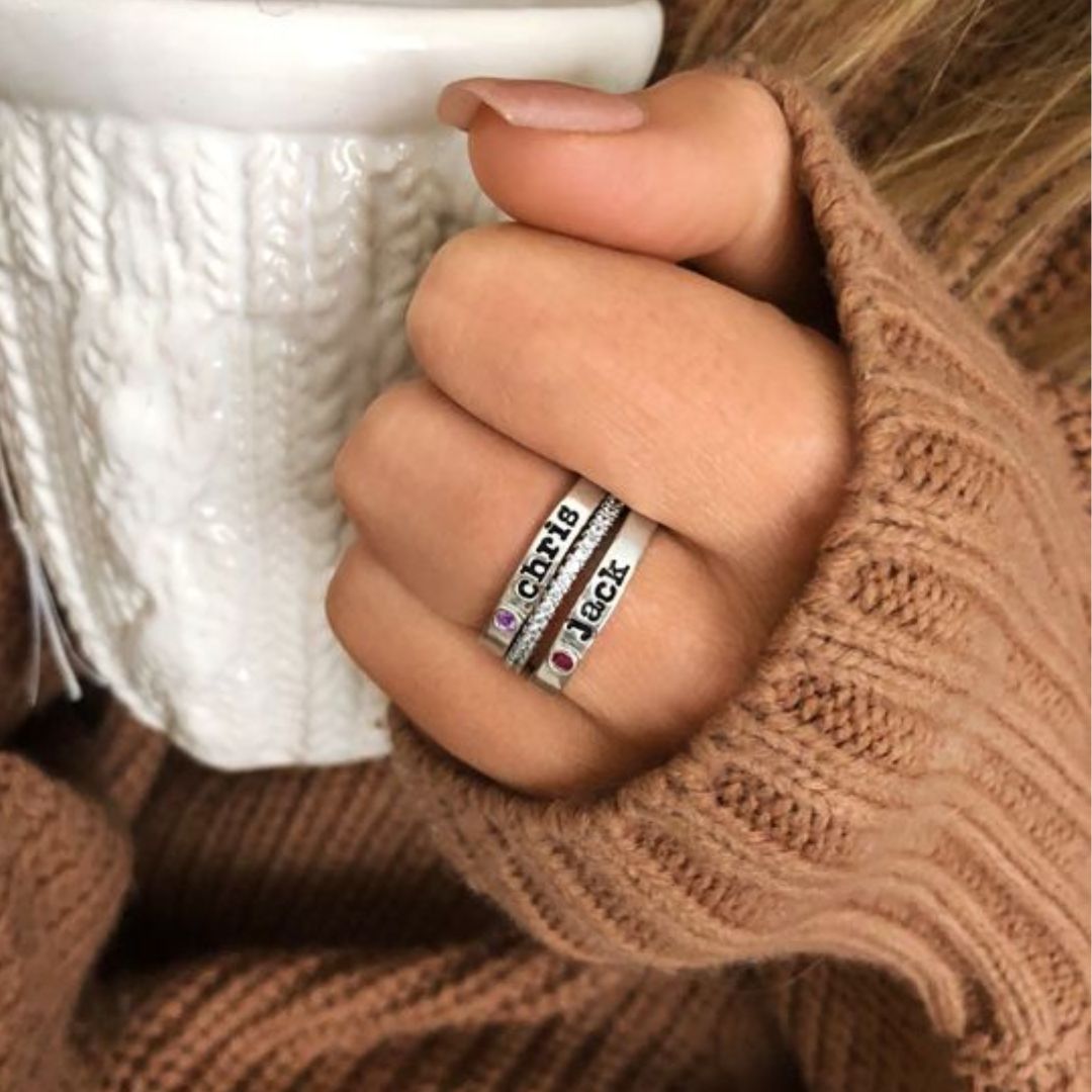 Anillo personalizado con nombres y piedras de nacimiento - Moroveta