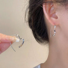 Cargar imagen en el visor de la galería, Aretes con diseño de corazón - Moroveta