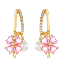 Cargar imagen en el visor de la galería, Aretes de trébol y perla Nala - Moroveta
