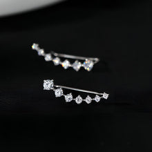 Cargar imagen en el visor de la galería, Aretes trepadores de strass - Moroveta