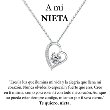 Cargar imagen en el visor de la galería, Un collar de plata en forma de corazón Amor eterno de acero inoxidable con un colgante de diamantes aparece sobre un cariñoso mensaje en español para una nieta, expresando ánimo y afecto eterno-un regalo ideal para mujer.
