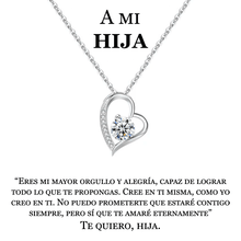 Cargar imagen en el visor de la galería, El Collar Amor Eterno de acero inoxidable con dije de corazón y gema se presenta sobre un mensaje en español para una hija, expresando amor, fe y orgullo. Un regalo especial e inolvidable para mujer.