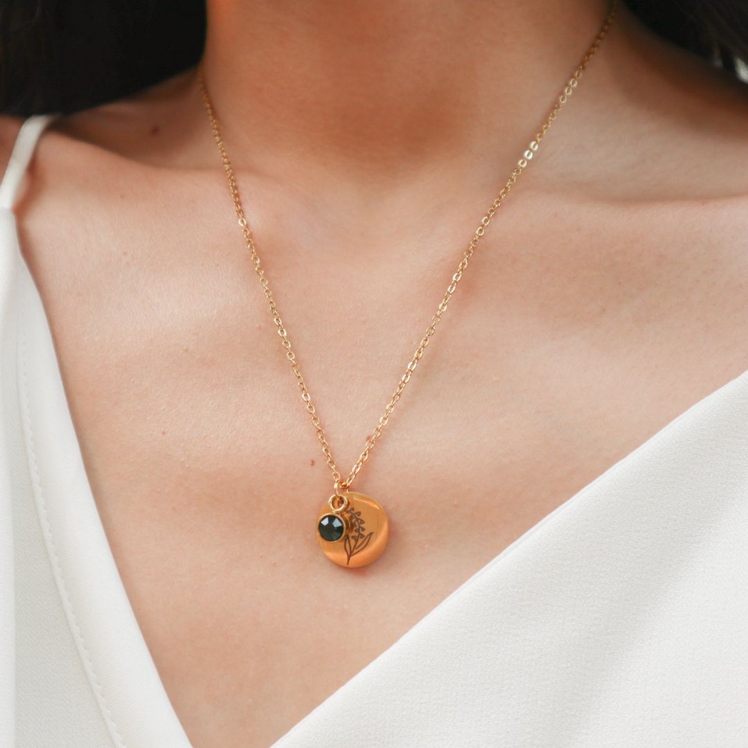 Collar con Flor y Piedra de Nacimiento - Moroveta