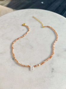 Cargar imagen en el visor de la galería, Collar con inicial brillante - Moroveta