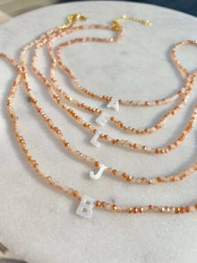 Cargar imagen en el visor de la galería, Collar con inicial brillante - Moroveta