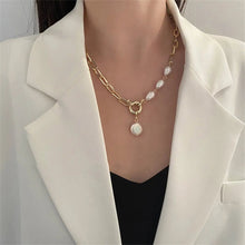 Cargar imagen en el visor de la galería, Collar con perlas Alexandra - Moroveta