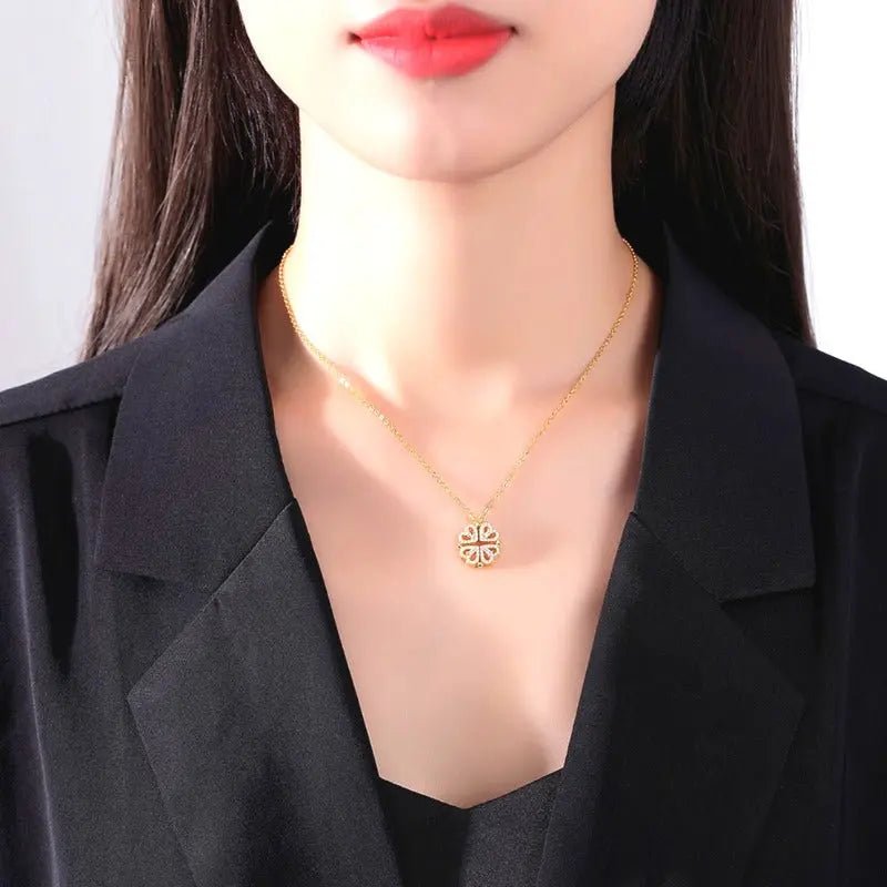 Collar con trébol de cuatro corazones + caja de rosa - Moroveta