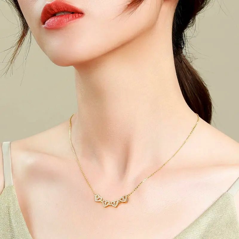 Collar con trébol de cuatro corazones + caja de rosa - Moroveta