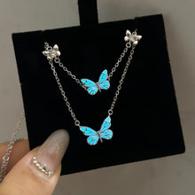 Cargar imagen en el visor de la galería, Collar de mariposa que brilla en la oscuridad - Moroveta