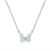 Cargar imagen en el visor de la galería, Collar de mariposa que brilla en la oscuridad - Moroveta