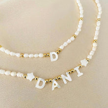 Cargar imagen en el visor de la galería, Collar de perlas con nombre - (Oferta 2x1) - Moroveta