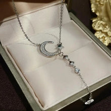 Cargar imagen en el visor de la galería, Collar estrella luna brillante - Moroveta