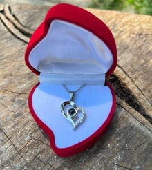 Cargar imagen en el visor de la galería, Collar "Te amo" en 100 idiomas con Caja - Moroveta