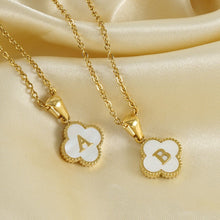 Cargar imagen en el visor de la galería, Dos collares trébol con inicial, ambos con dijes de trébol y letras A y B sobre fondo blanco, se exhiben sobre tela satinada dorada. Collar Trébol con inicial - ¡Llévate 2 por el precio de 1!.