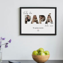 Cargar imagen en el visor de la galería, El lienzo personalizado "Feliz día Papá" muestra la palabra PAPÁ con fotos de padre e hijo y el mensaje "Te quiero mucho, Lola". Es un regalo ideal para decorar la pared y celebrar el Día del Padre.