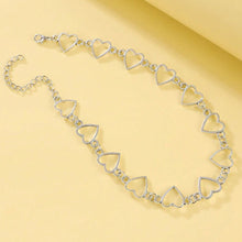 Cargar imagen en el visor de la galería, Gargantilla de corazones - Moroveta