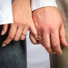 Cargar imagen en el visor de la galería, Par de anillos del Hilo Rojo del Destino - Moroveta