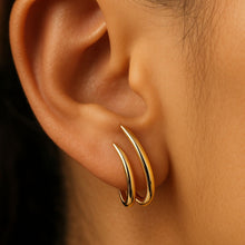 Cargar imagen en el visor de la galería, Par de aretes cruzados - Moroveta