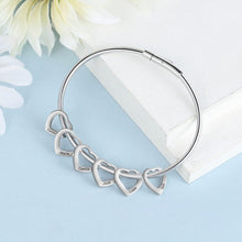 Cargar imagen en el visor de la galería, Pulsera con colgantes de corazón personalizados con nombres - Moroveta