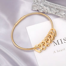 Cargar imagen en el visor de la galería, Pulsera con colgantes de corazón personalizados con nombres - Moroveta