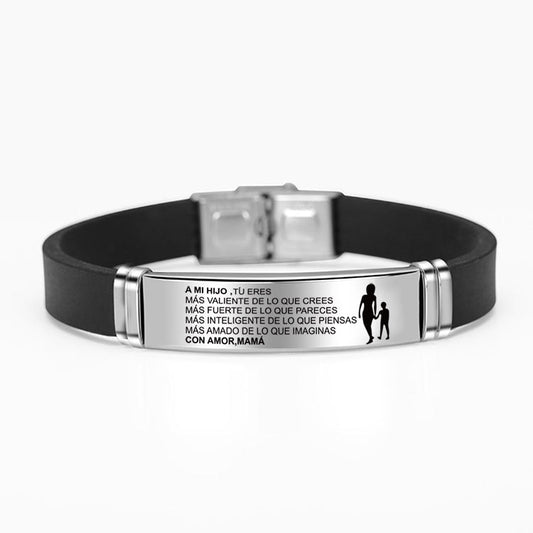 La Pulsera con dedicatoria "Madre a hijo" en negro tiene una placa de acero inoxidable grabada en español con mensaje de madre y silueta de adulto e hijo. Es un regalo personalizado e incluye un cierre metálico seguro.