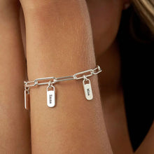 Cargar imagen en el visor de la galería, Pulsera con dijes personalizados - Moroveta