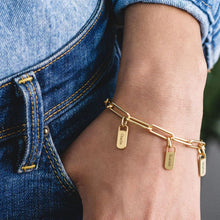 Cargar imagen en el visor de la galería, Pulsera con dijes personalizados - Moroveta
