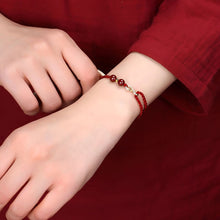 Cargar imagen en el visor de la galería, Pulsera de hilo rojo - Moroveta