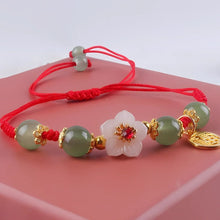 Cargar imagen en el visor de la galería, Pulsera de hilo rojo de protección y prosperidad - Moroveta