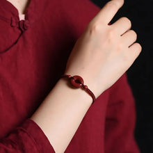 Cargar imagen en el visor de la galería, Pulsera de hilo rojo para la suerte - Moroveta