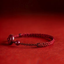 Cargar imagen en el visor de la galería, Pulsera de hilo rojo para la suerte - Moroveta