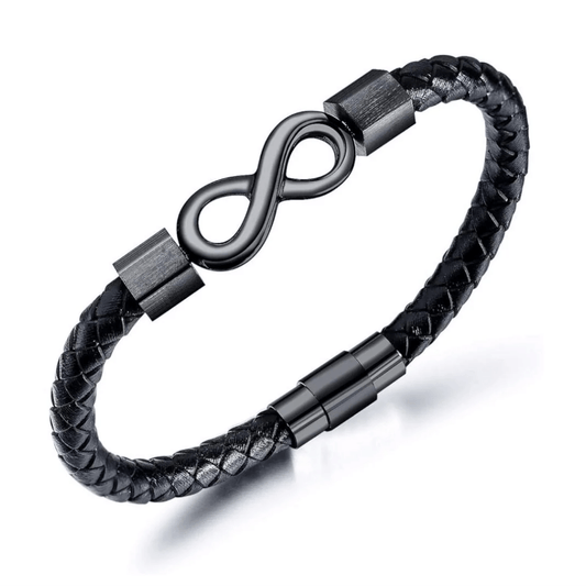 Pulsera Infinito - A mi hijo en color negro, trenzada en cuero con símbolo infinito metálico al centro y cierre magnético, perfecta como regalo para hijo. Exhibida sobre fondo blanco.