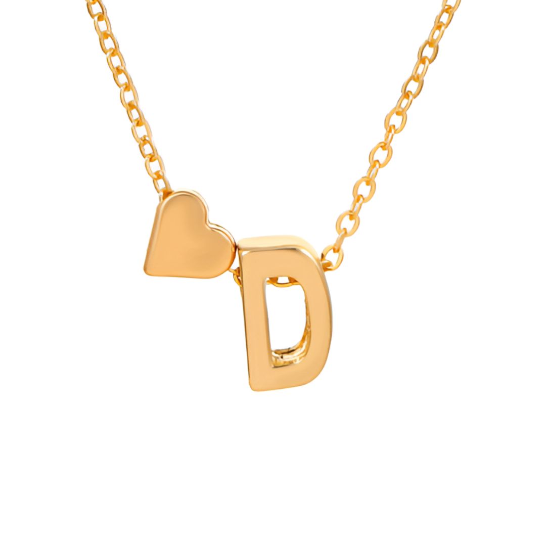 Un collar de cadena dorada con un dije de corazón dorado y un dije de letra D dorada combina perfectamente con la Pulsera de tobillo con inicial en color dorado para un look coordinado.