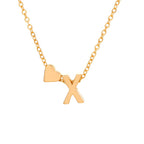 La Pulsera de tobillo con inicial, en color dorado, luce una delicada cadena con un dije de corazón y una letra "X", mostrando un estilo personalizado y elegante sobre fondo blanco.