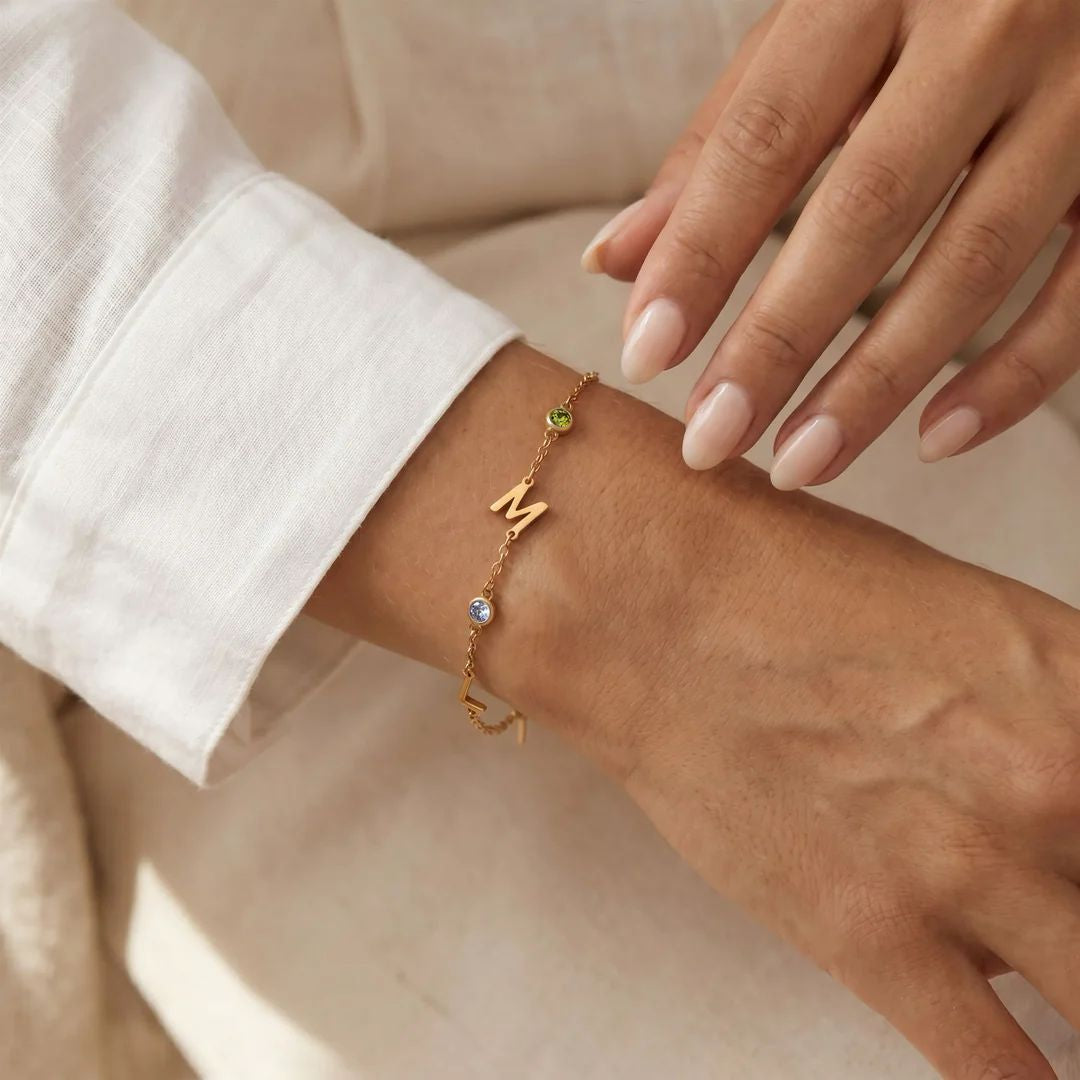 Pulsera personalizada con iniciales y piedras de nacimiento