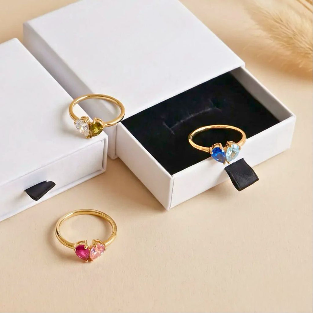 Anillo corazón con piedras de nacimiento