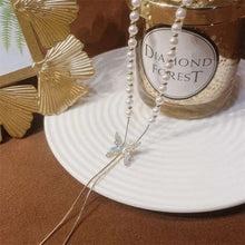 Cargar imagen en el visor de la galería, Collar de perlas y mariposa - Moroveta