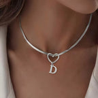Collar con inicial y dije de corazón