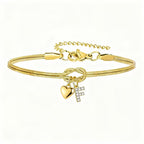 Pulsera dorada con inicial y dije de corazón