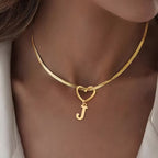 Collar con inicial y dije de corazón
