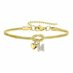 Pulsera dorada con inicial y dije de corazón