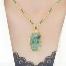 Cargar imagen en el visor de la galería, Collar de piedra de jade esmeralda natural